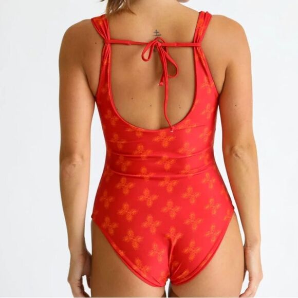 OF‎ ONE SEA CUTOUT RED BREADFRUIT BANDANA SZ 7/8 “NWT IN PACKAGING “ - Picture 2 of 6